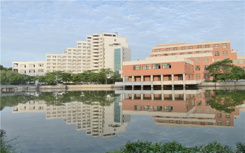 河南科技学院校园实景