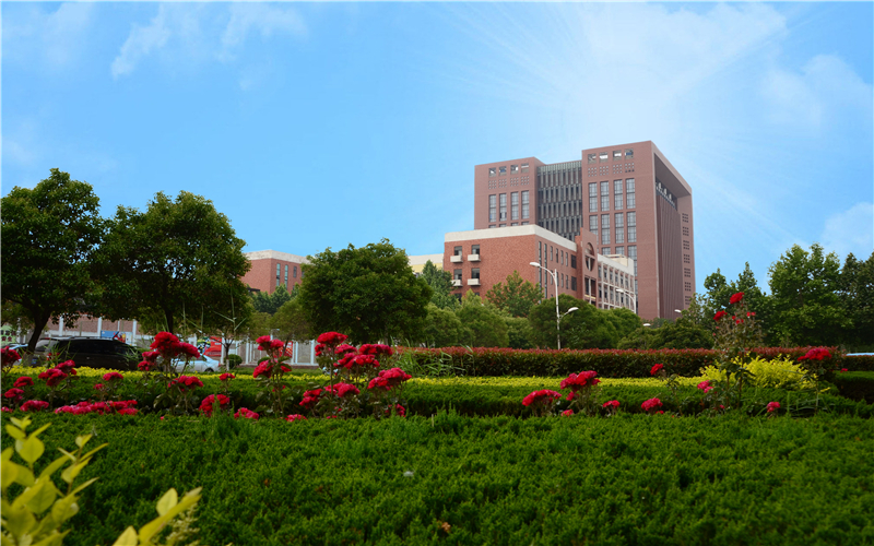 河南科技学院校园实景