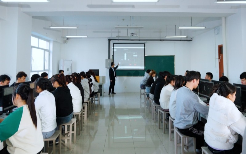 新疆工业职业技术大学校园实景