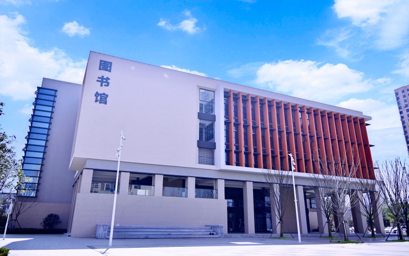 2026年武汉外语外事职业学院在上海录取分数线及相关院校校园环境
