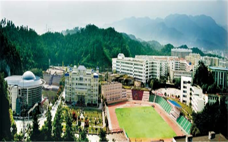 湖北医药学院药护学院校园实景