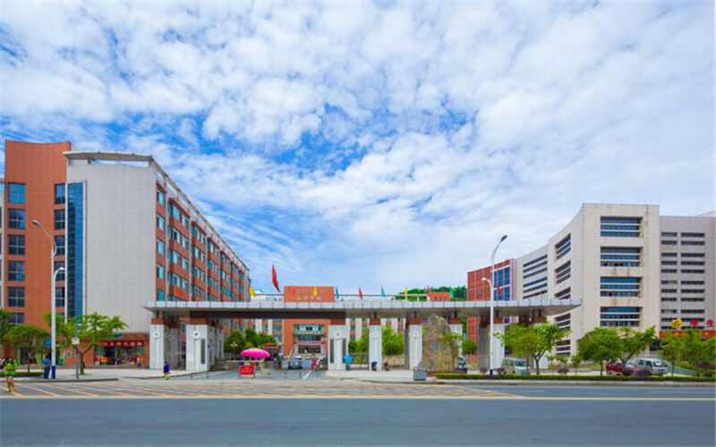 湖北医药学院药护学院校园实景