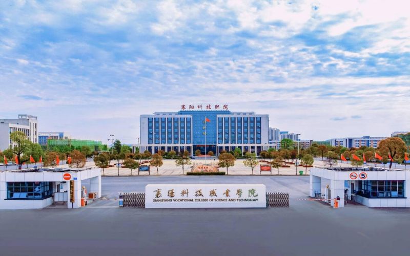 建筑装饰工程技术专业学费相关院校校园环境