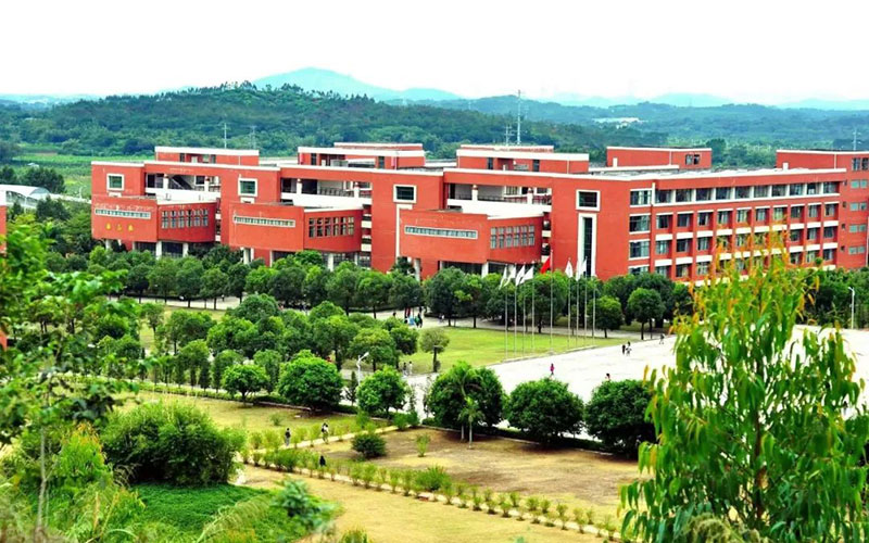广州华商学院校园实景