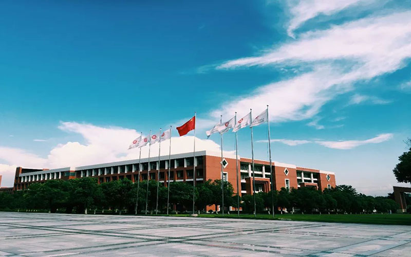 广州华商学院校园实景