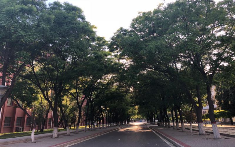 北京经济管理职业学院校园实景